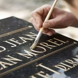 Rechampissage et dorures de sépultures et pierres tombales dans les Bouches-du-Rhône et le Vaucluse
